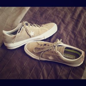 Tan converse one stars